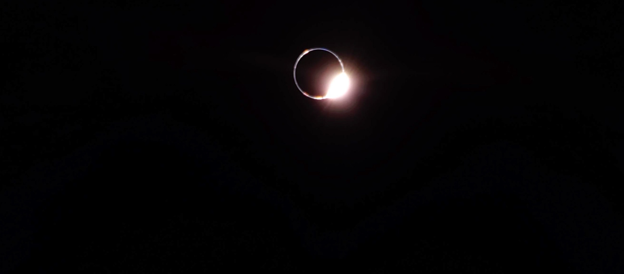 Magnifique image de l'éclipse solaire captée depuis la mer des Crises sur la Lune par la mission robotique Blue Ghost. © Firefly Aerospace